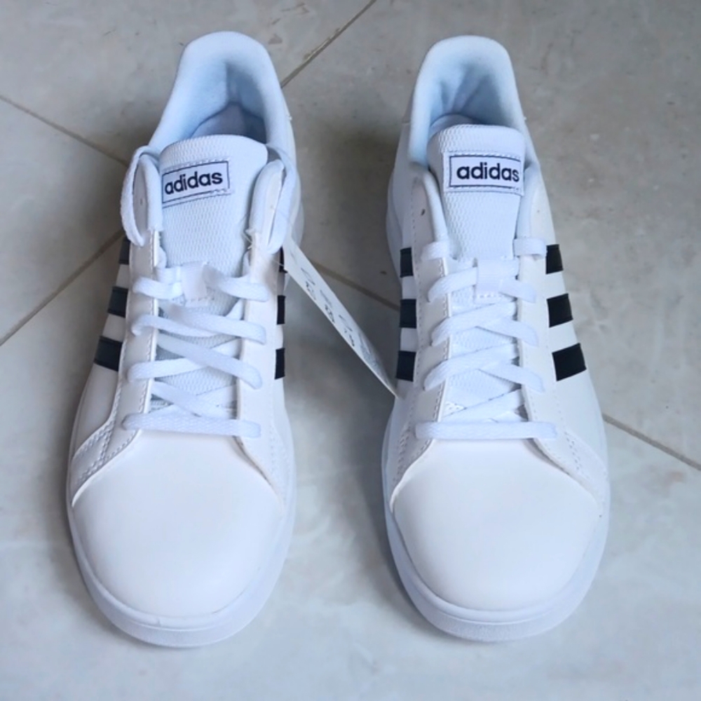 NWT ADIDAS Grand Court Shoes Size 7 Youth